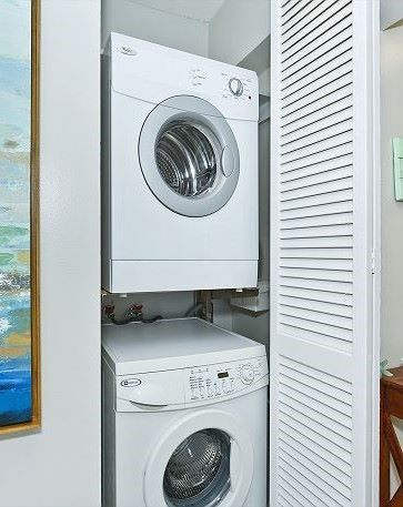 宿泊したコンドに設置されていた洗濯機と乾燥機の写真