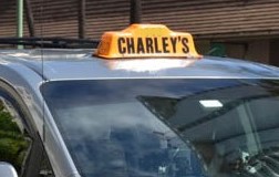 ハワイのタクシー「チャーリーズタクシー」の写真