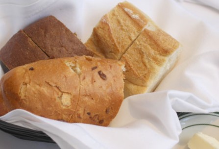 ウルフギャングステーキハウスでサービスで着いてくる美味しいパンの写真