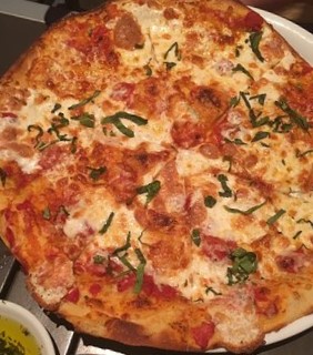 カリフォルニア・ピザ・キッチンの人気メニュー「マルゲリータ」の写真