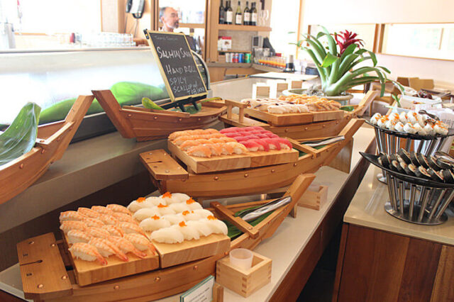 ハイアットリージェンシーワイキキの「ザブッフェアットハイアット」の寿司や刺身の写真