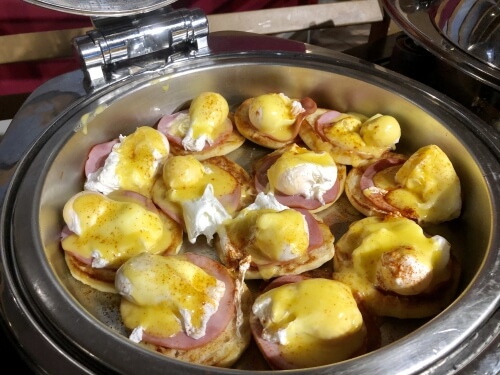 シェラトンプリンセスカイウラニ「ピカケ・テラス」の朝食ブッフェのエッグベネディクト
