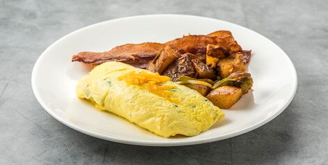サーフラナイの朝食の人気メニュー「ワークスオムレツ」の写真