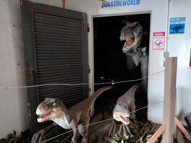 ジュラシックワールドのリアルな恐竜たちを撮影した写真